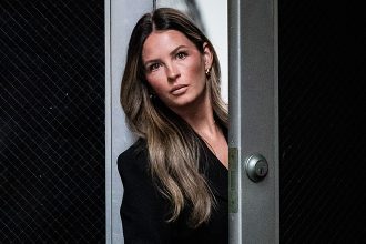 Ποια δίκη Τραμπ; Όλοι κοιτούσαν την εντυπωσιακή συνοδό του