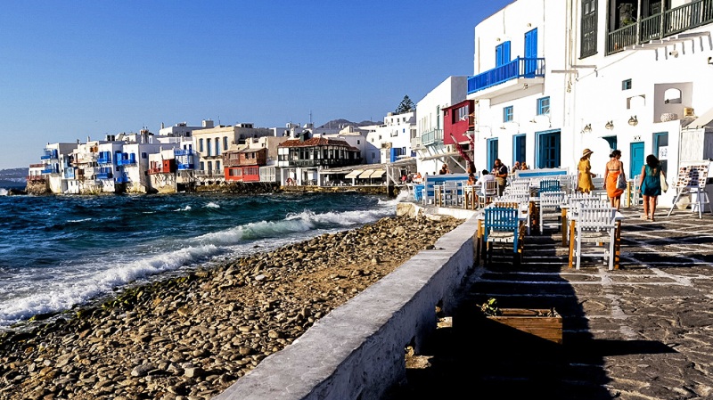 Γνωστός καλλιτέχνης και συνεταίροι του κατηγορούνται για φοροδιαφυγή άνω του €1 εκατ. στην εταιρεία τους σε νησί