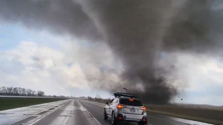 Πάνω από 70 ανεμοστρόβιλοι «χτύπησαν» πολιτείες των ΗΠΑ