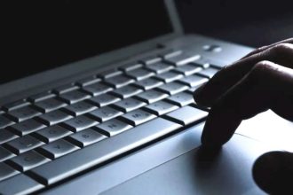 Προφυλακιστέοι δύο 24χρονοι για απάτες μέσω διαδικτύου - Προμηθεύονταν στοιχεία και κωδικούς από το Dark Web