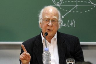 Πέθανε ο νομπελίστας φυσικός Πίτερ Χιγκς που ανακάλυψε το «σωματίδιο του Θεού»