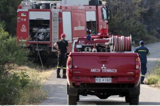 Φωτιά στην Ιεράπετρα: Ενισχύονται συνεχώς οι δυνάμεις της Πυροσβεστικής - Διασωληνωμένος 74χρονος με εγκαύματα