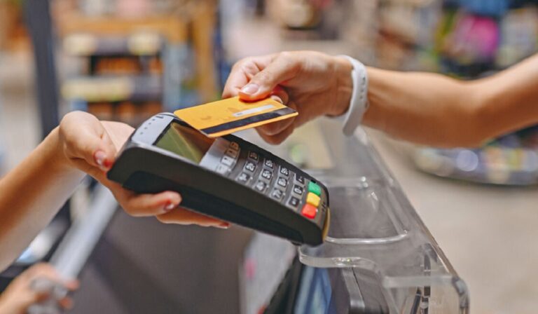 Διασύνδεση ταμειακών – POS: Άφαντες 12.000 επιχειρήσεις - Αρχίζουν οι κλήσεις από την ΑΑΔΕ - Στο "στόχαστρο" και η Δυτ. Ελλάδα