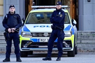 Σουηδία: Επίθεση μασκοφόρων με καπνογόνα μέσα σε θέατρο -Τρεις τραυματίες