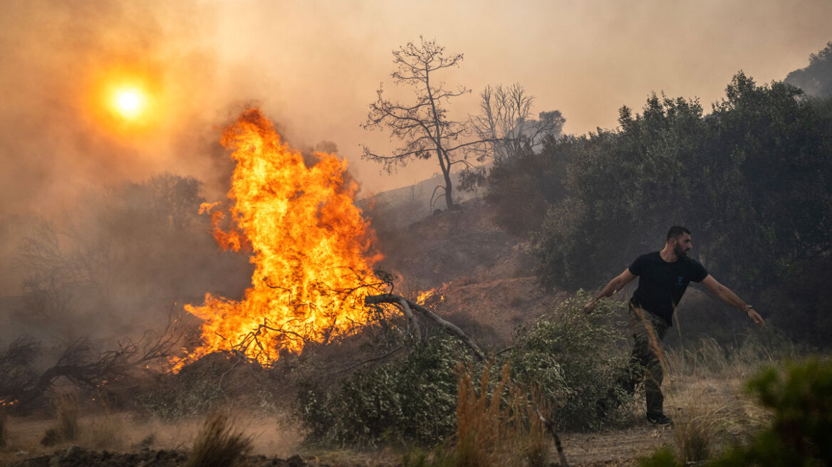 Συναγερμός για 88 φωτιές που ξέσπασαν σε μόλις 24 ώρες