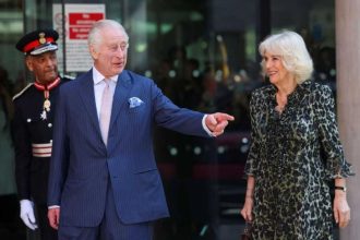 Ο βασιλιάς Κάρολος επέστρεψε στα δημόσια καθήκοντά του