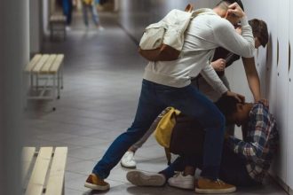 Σοκάρουν τα στοιχεία για τη βία ανηλίκων: 500 συλλήψεις το τελευταίο δίμηνο, πάνω από 40.000 έλεγχοι