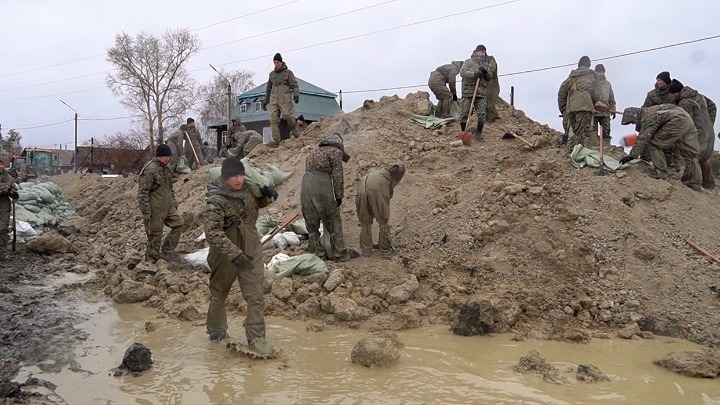 Ρωσία και Καζακστάν αντιμετωπίζουν πλημμύρες ρεκόρ