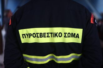 Υπό μερικό έλεγχο η φωτιά στην Πετρούπολη Αττικής
