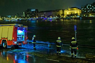 Ουγγαρία: Δύο νεκροί και πέντε αγνοούμενοι έπειτα από σύγκρουση σκάφους με κρουαζιερόπλοιο