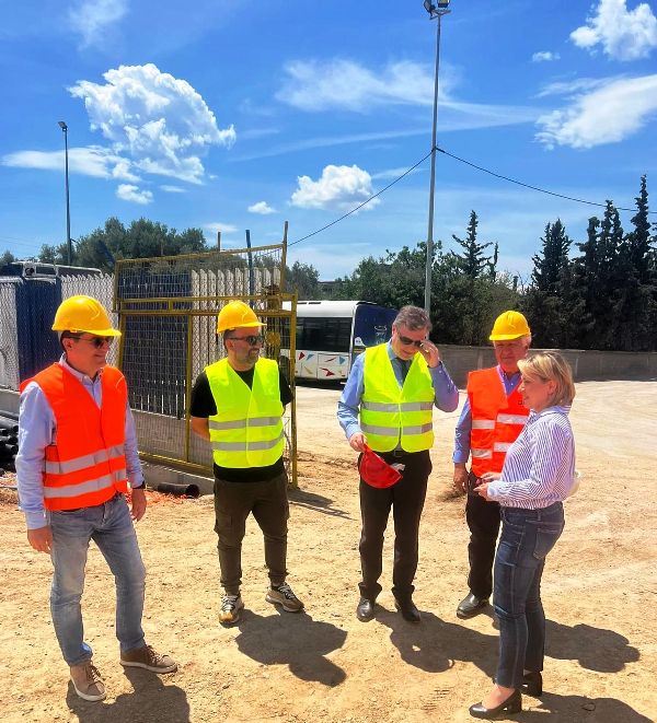 Αυτοψία Αλεξοπούλου στο έργο κατασκευής του σταθμού φόρτισης των νέων ηλεκτρικών λεωφορείων στο αμαξοστάσιο του ΟΑΣΘ