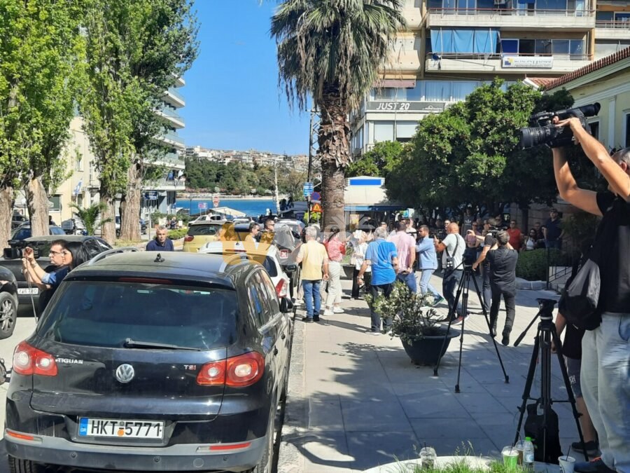 Στη φυλακή η προϊσταμένη της ΔΟΥ Χαλκίδας και μία υπάλληλος για το κύκλωμα εκβιαστών