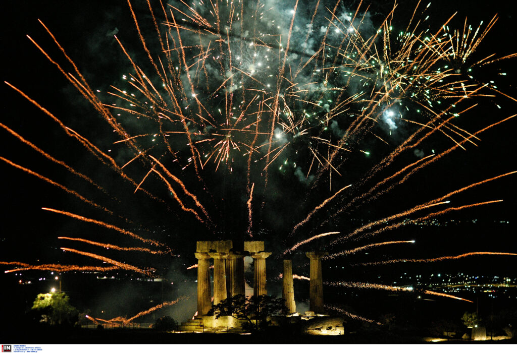 Χριστός Ανέστη: Το χαρμόσυνο μήνυμα της Ανάστασης ήχησε σε κάθε άκρη της χώρας