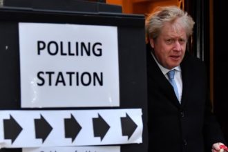 Τραγωδία στην Αίγυπτο: Τουλάχιστον 10 νεκροί από πτώση μίνι βαν στο Νείλο