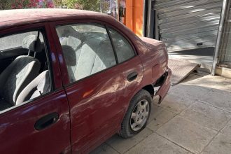 Επεσαν με Ι.Χ. στην είσοδο εταιρείας ταχυμεταφορών και άρπαξαν το χρηματοκιβώτιο