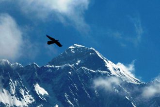 Νεπάλ: Το Ανώτατο Δικαστήριο διατάσσει τη μείωση του αριθμού των αδειών για την ανάβαση στο Έβερεστ