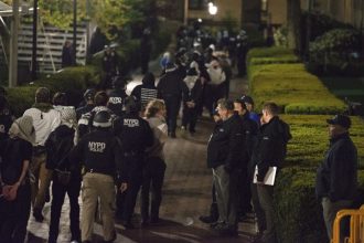 ΗΠΑ: Η στιγμή της εισβολής των αστυνομικών στο Κολούμπια - Mε αίτημα της πρυτανείας η επέμβαση (ΦΩΤΟ)