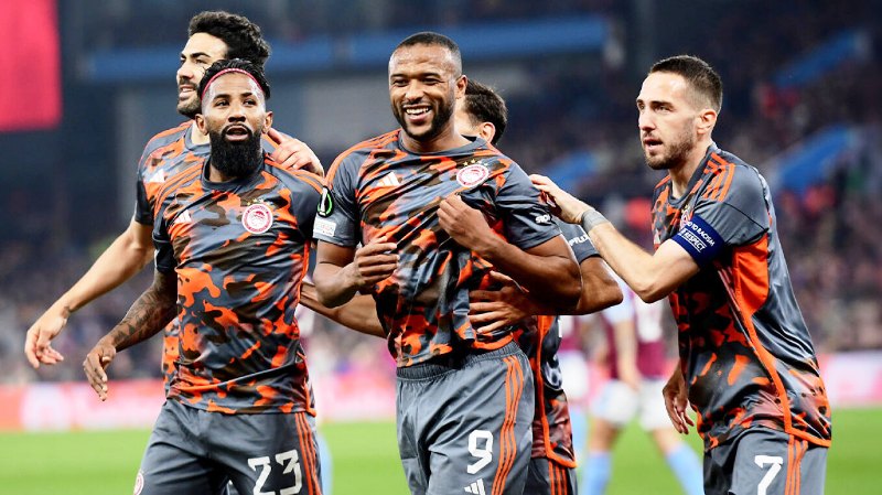 Θρυλικό βράδυ και γράφει ιστορία ο Ολυμπιακός! Ανεπανάληπτη 4άρα στην Αγγλία επί της Άστον Βίλα και ένα βήμα από τον τελικό!