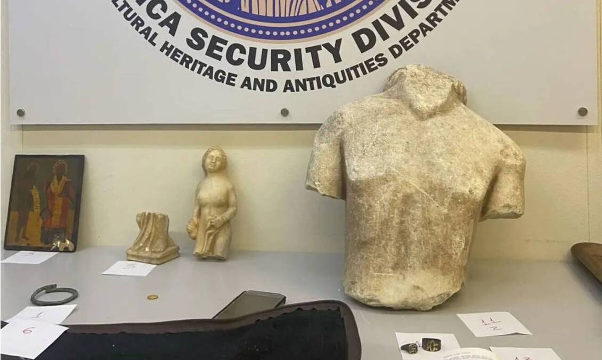 Το πολύ σπάνιο νόμισμα και ο Κούρος εκατομμυρίων που «ξετρύπωσε» μυστικός αστυνομικός από κυκλώματα αρχαιοκάπηλων