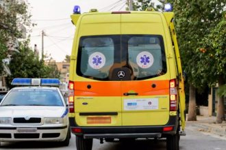 Νεκρός 44χρονος οδηγός – Καρφώθηκε με βανάκι σε τουριστικό λεωφορείο που είχε σταματήσει στη ΛΕΑ