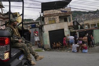 Βραζιλία: Έφηβος σκότωσε με σφυρί τους θετούς γονείς του και τους έκαψε