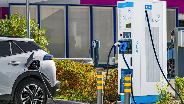 Ταχυφορτιστές: Ποια χώρα έχει τους περισσότερους - Τι γίνεται στην Ελλάδα