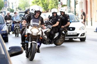 Με μαφιόζικο τρόπο η αρπαγή των 4 παιδιών από τη μητέρα τους – «Έχω συνεργάτες θα σας πυροβολήσουν»