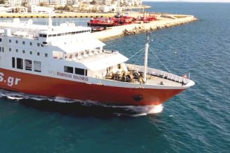 Έξι μαθητές τραυματίστηκαν μετά από πτώση σε κυλιόμενες σκάλες πλοίου