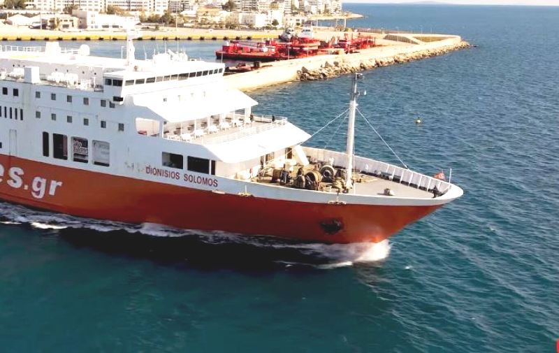 Έξι μαθητές τραυματίστηκαν μετά από πτώση σε κυλιόμενες σκάλες πλοίου