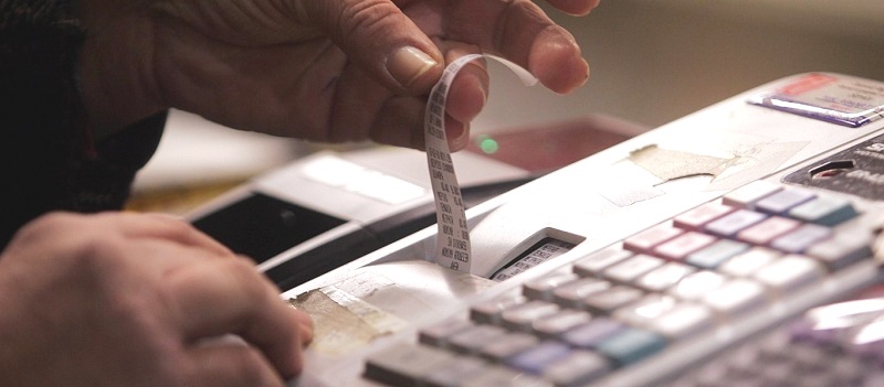 Ελεύθεροι Επαγγελματίες: Ποιοι θα πληρώσουν 350 φορές μεγαλύτερο φόρο με τα νέα τεκμήρια