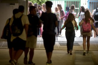 Σήμερα επαναλειτουργούν τα σχολεία, πότε όμως είναι το τελευταίο κουδούνι;