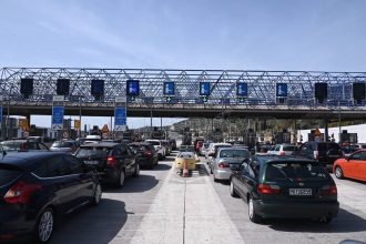 Κορυφώνεται η πασχαλινή έξοδος - Καθυστερήσεις άνω της μισής ώρας στην Αττική Οδό - Κατά 30% αυξημένη σε σχέση με πέρυσι η κίνηση στα λιμάνια
