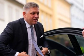 Πυροβόλησαν τον πρωθυπουργό της Σλοβακίας Ρόμπερτ Φίτσο