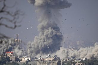 Ανελέητοι βομβαρδισμοί στη Γάζα - Μαζική έξοδος από τη Ράφα - Τρέχουν να σωθούν οι άμαχοι