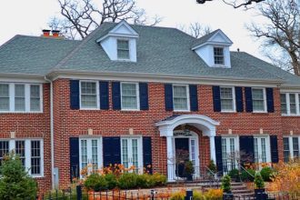 Home Alone: Η διάσημη έπαυλη της ταινίας πωλείται για 5,25 εκατ. δολάρια