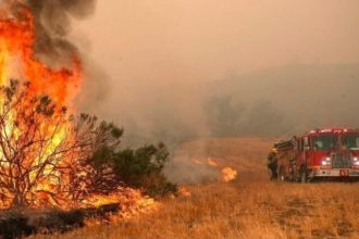 Καναδάς: Χιλιάδες άνθρωποι απομακρύνονται εσπευσμένα από τα σπίτια τους εξαιτίας πυρκαγιών