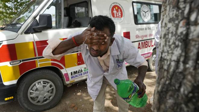 Ινδία: Έκλεισαν τα σχολεία στο Νέο Δελχί λόγω «ακραίου» καύσωνα - Στους 47,8°C ο υδράργυρος
