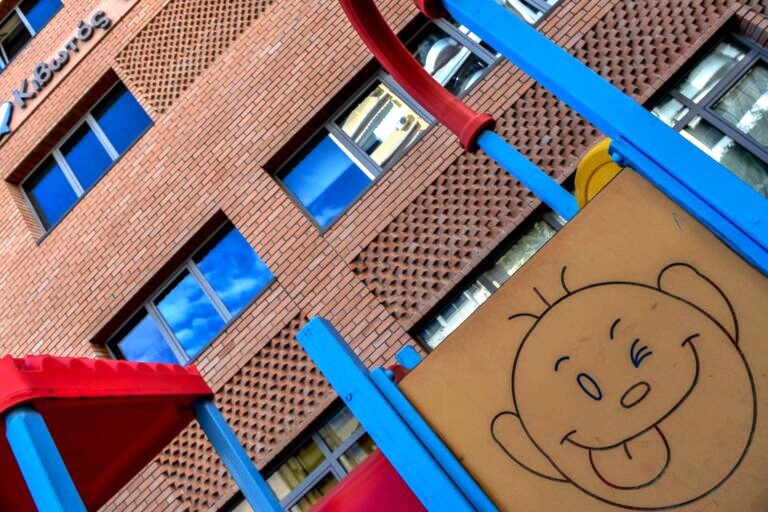 "Κιβωτός του Κόσμου": Μαρτυρίες για ξυλοδαρμούς «με πέτρες και σανίδες» και σκληρή παιδική εργασία