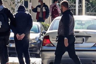 Εισαγγελική πρόταση για παραπομπή σε δίκη 18 νέων κατηγορουμένων για τη σεξουαλική κακοποίηση της 12χρονης από τον Κολωνό