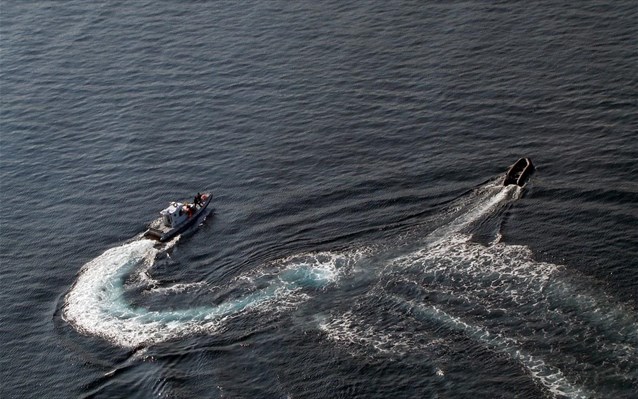 Ηράκλειο: 25 αλλοδαποί διασώθηκαν όταν η λέμβος που τους μετέφερε βυθίστηκε