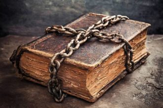 Μην μυρίζετε αυτά τα βιβλία – Ποτισμένα με το «δηλητήριο των βασιλιάδων»