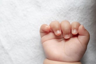 Ιταλία: Ισόβια στη μητέρα που εγκατέλειψε το μωρό της με ένα μπιμπερό και ένα μπουκάλι νερό και πέθανε