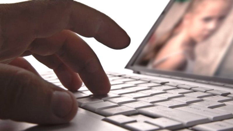 Συνελήφθη 52χρονος εργαζόμενος σε πολυεθνική για πορνογραφία ανηλίκων μέσω διαδικτύου