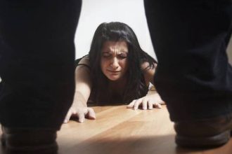 Ενδοοικογενειακή βία: Σοκάρουν οι αριθμοί των περιστατικών - 305 συλλήψεις σε μία εβδομάδα - Δυτ. Ελλάδα: Χειροπέδες σε 18 άτομα μέσα σε 5 ημέρες