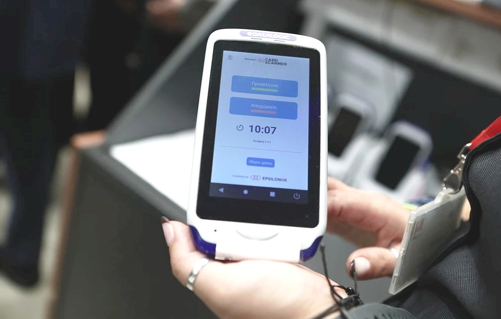 Έρχονται μικρές αλλαγές στην εφαρμογή της ψηφιακής κάρτας εργασίας, πριν ξεκινήσει η επιβολή των προστίμων