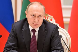 Ποιος είναι ο αρχηγός των «Λύκων της Νύχτας» γνωστός και ως «χειρουργός» που βρέθηκε στην ορκωμοσία του Πούτιν