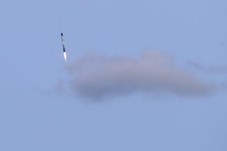 Βρετανικές στρατιωτικές υπηρεσίες: Οι ρωσικές αεροδιαστημικές δυνάμεις εξοπλίζουν τους πυραύλους Kh-101 με δεύτερη κεφαλή