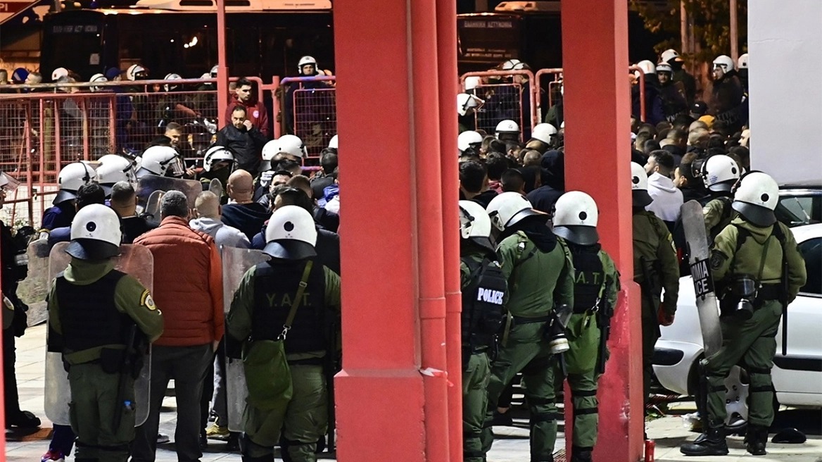 Πυροσβέστης εμπλέκεται στα επεισόδια του Ρέντη - Τέθηκε σε διαθεσιμότητα και διατάχθηκε έρευνα