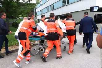 Σλοβακία: Κρίσιμες οι επόμενες ώρες για τον πρωθυπουργό - «Πυροβολήθηκε αρκετές φορές»