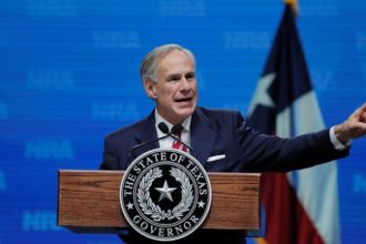 Χάρη σε καταδικασθέντα για το φόνο αντιρατσιστή διαδηλωτή απένειμε ο κυβερνήτης του Τέξας